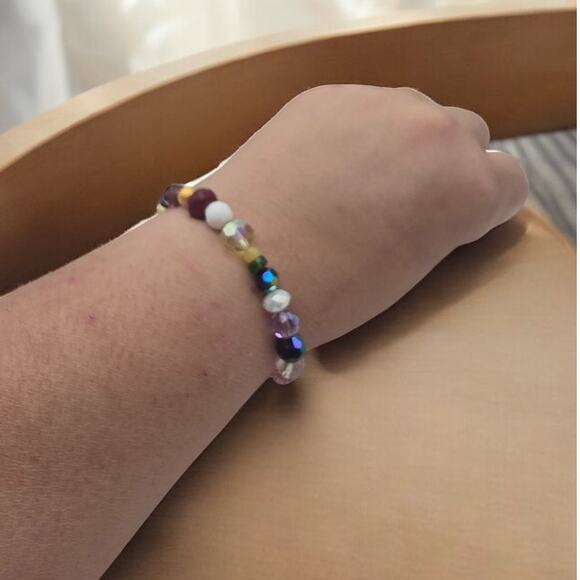 Multicolor Fauceted Bead Stretch Bracelet - Picture 3 of 5